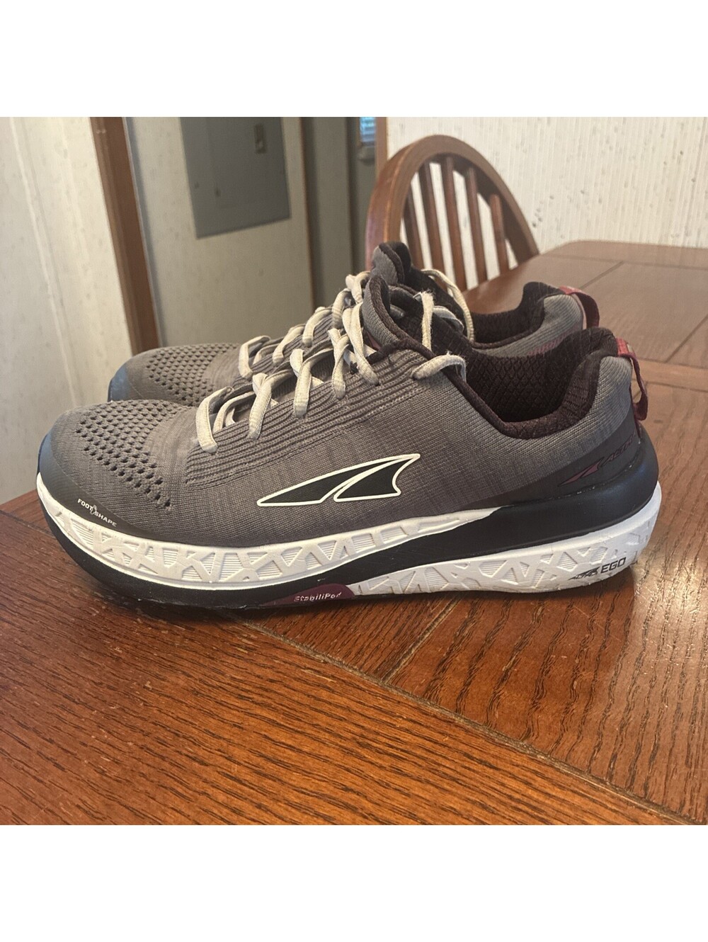 Altra Paradigm 4.5 Gray Ego Guide Rail Running Shoes ALW1948G220 Womens 9.5
